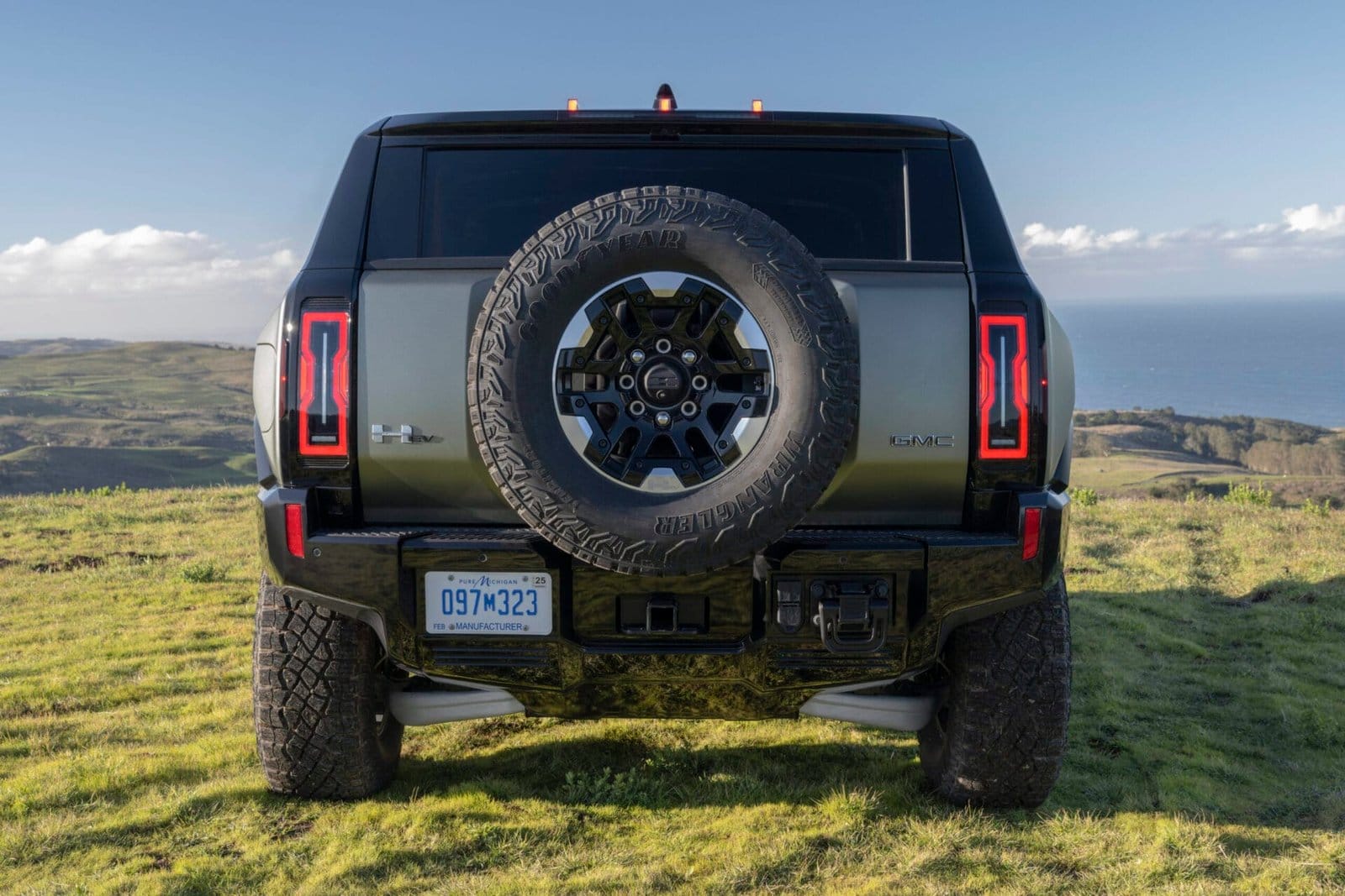 2024 gmc hummer ev suv 311 scaled
