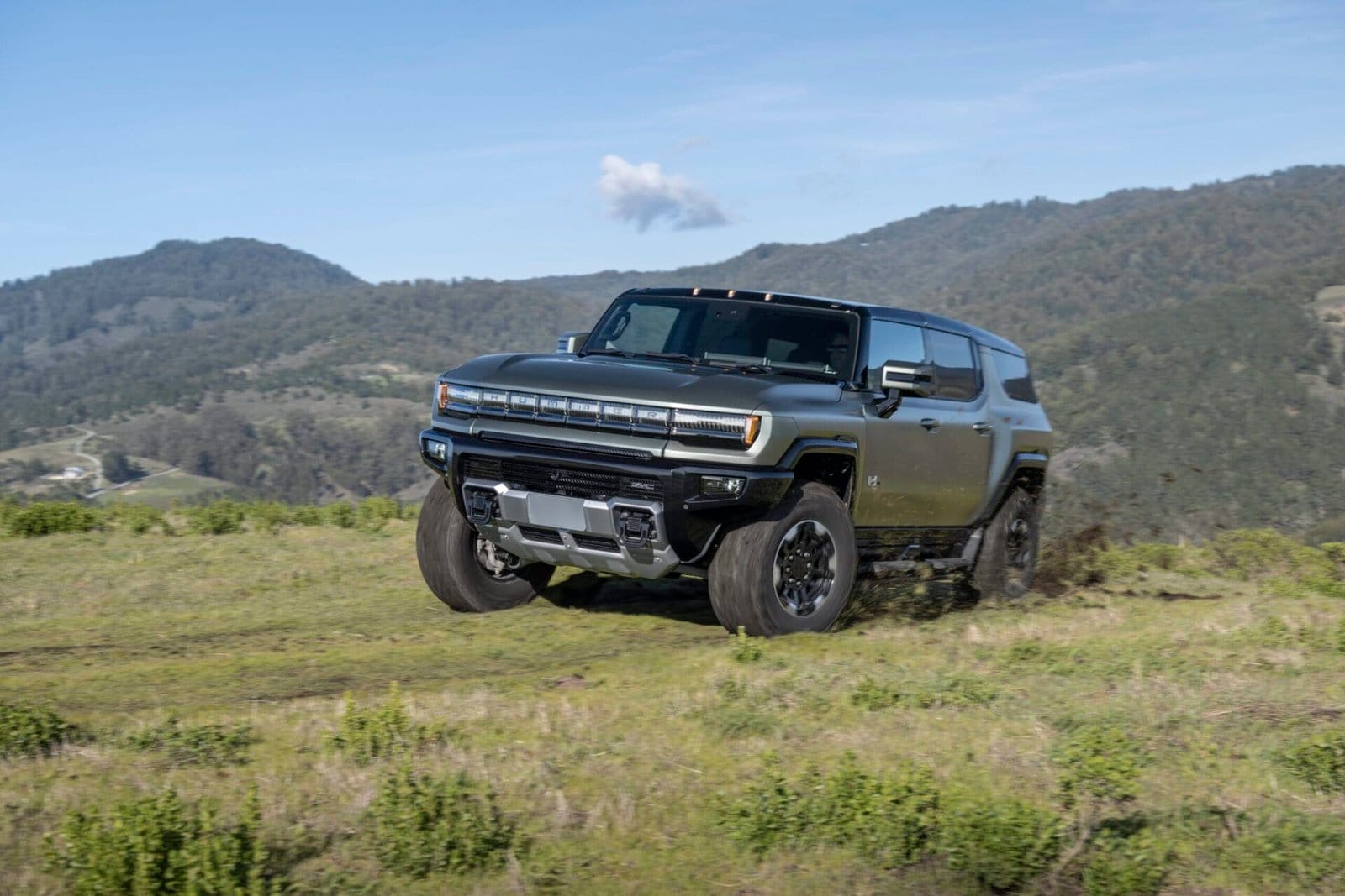 2024 gmc hummer ev suv 321 scaled