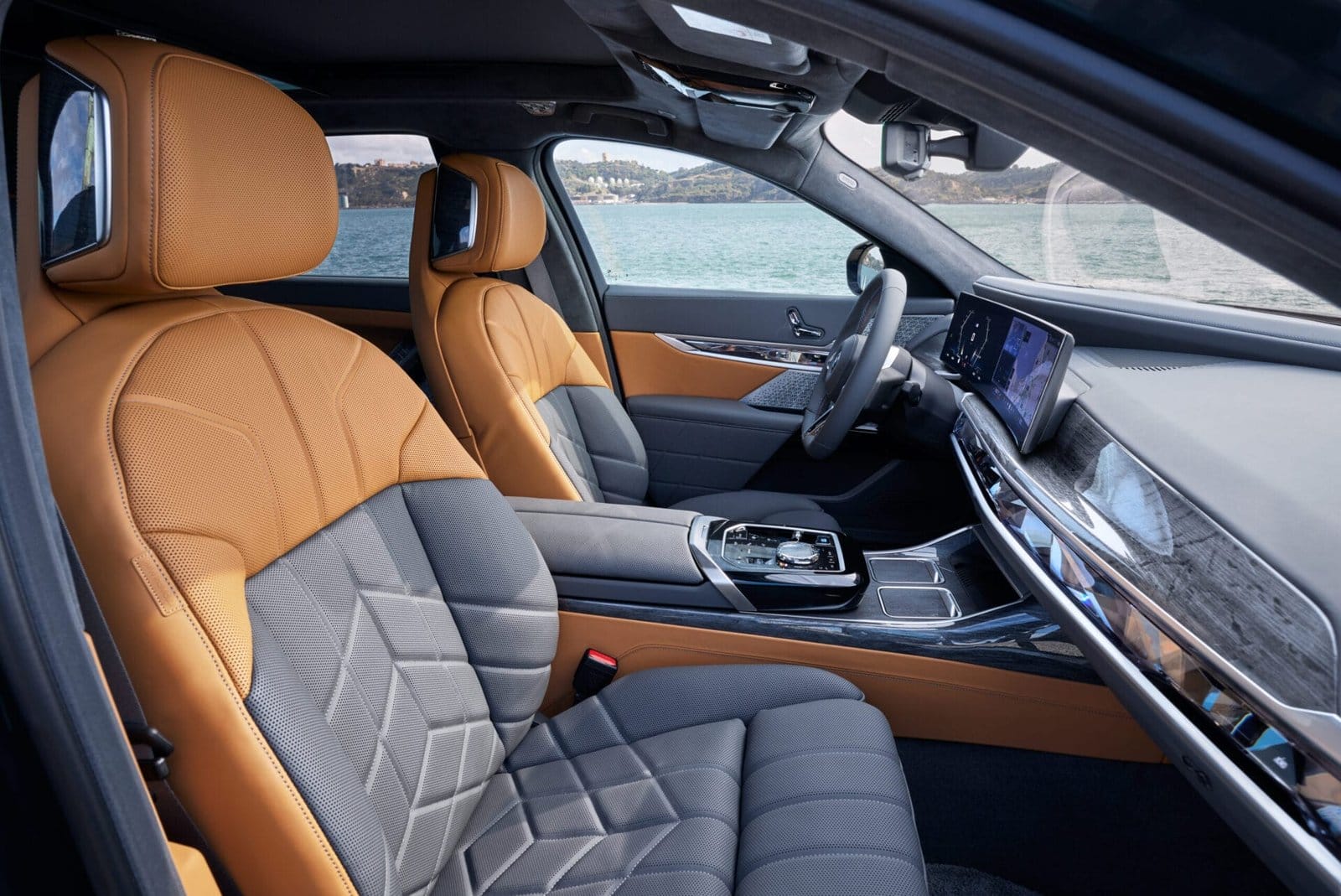 P90523241 highRes the bmw i7 m70 xdriv scaled