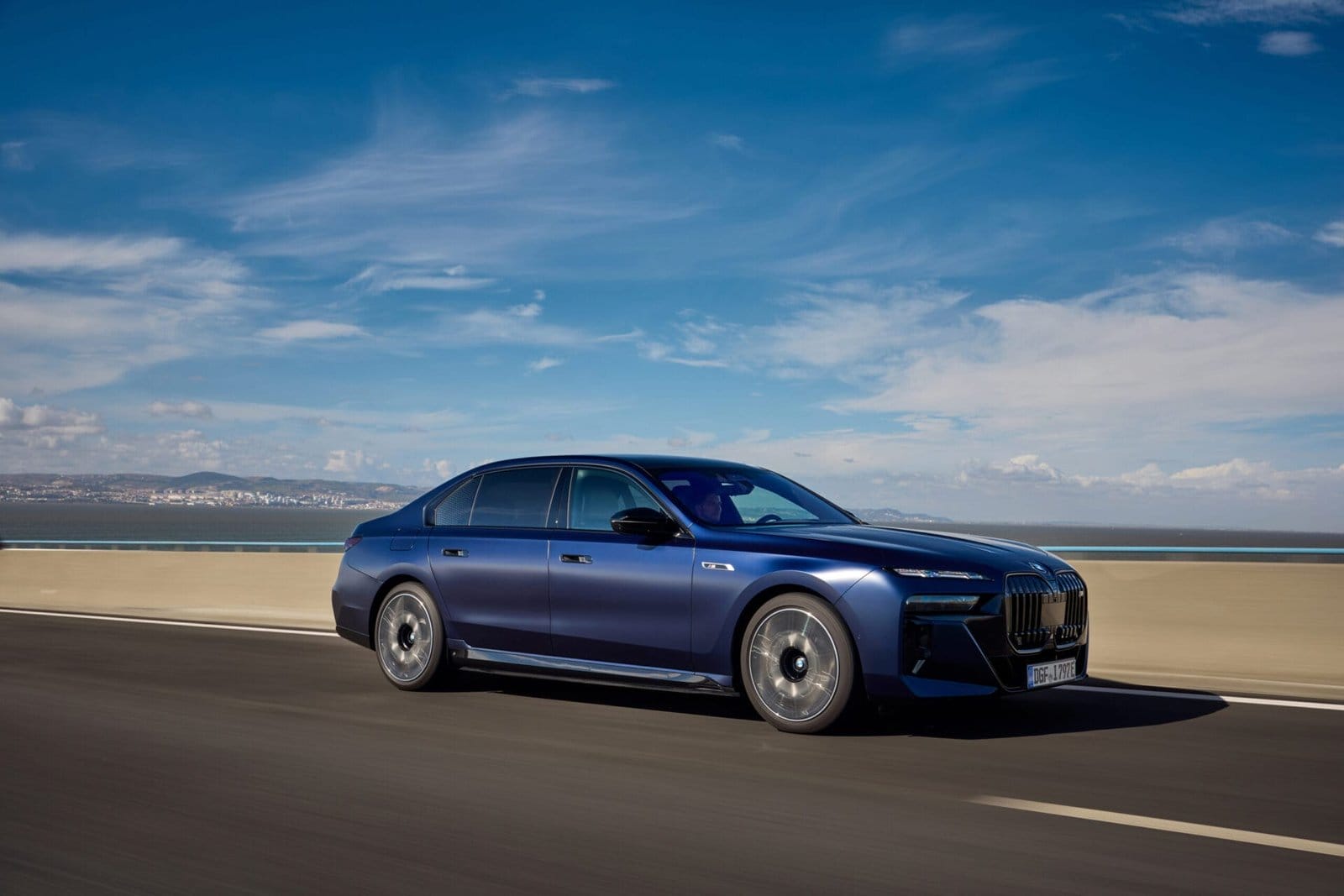 P90523382 highRes the bmw i7 m70 xdriv scaled
