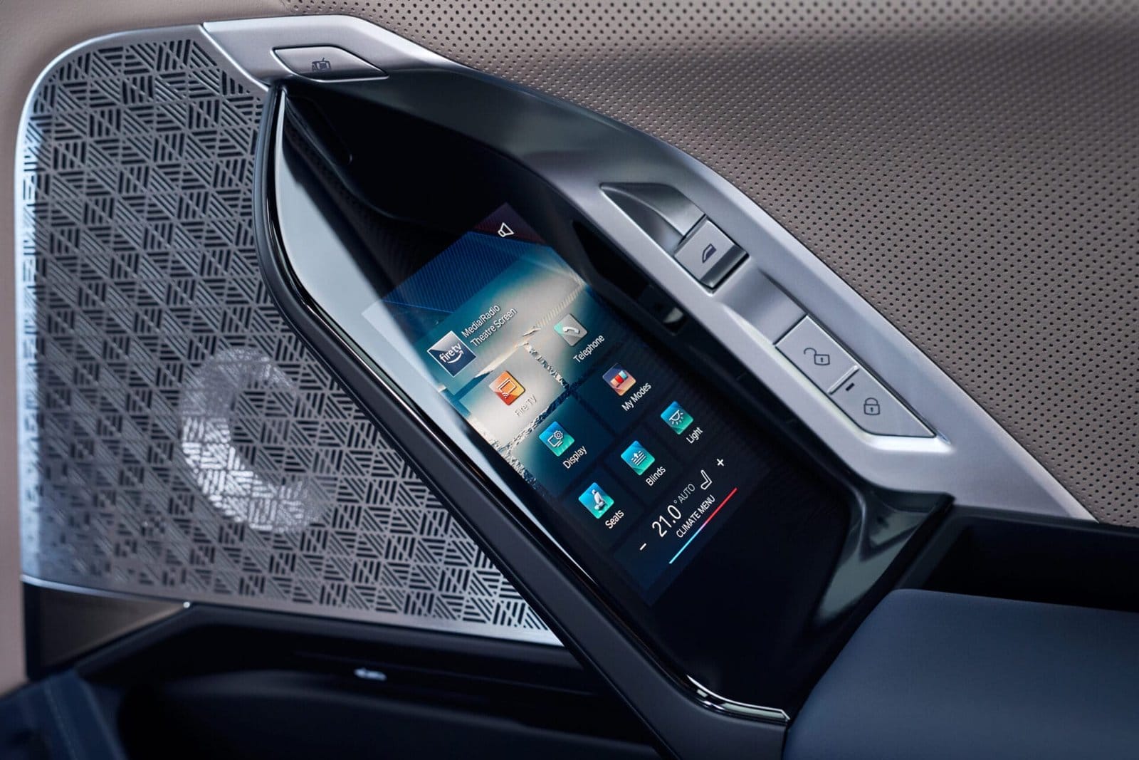 P90523454 highRes the bmw i7 m70 xdriv scaled