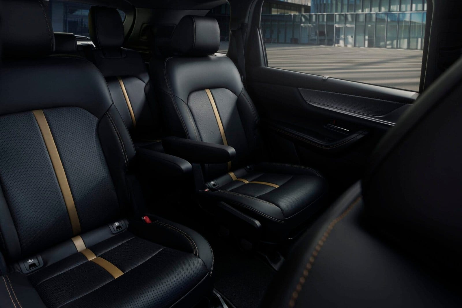 016 CX90 PHEV 2nd row with console scaled