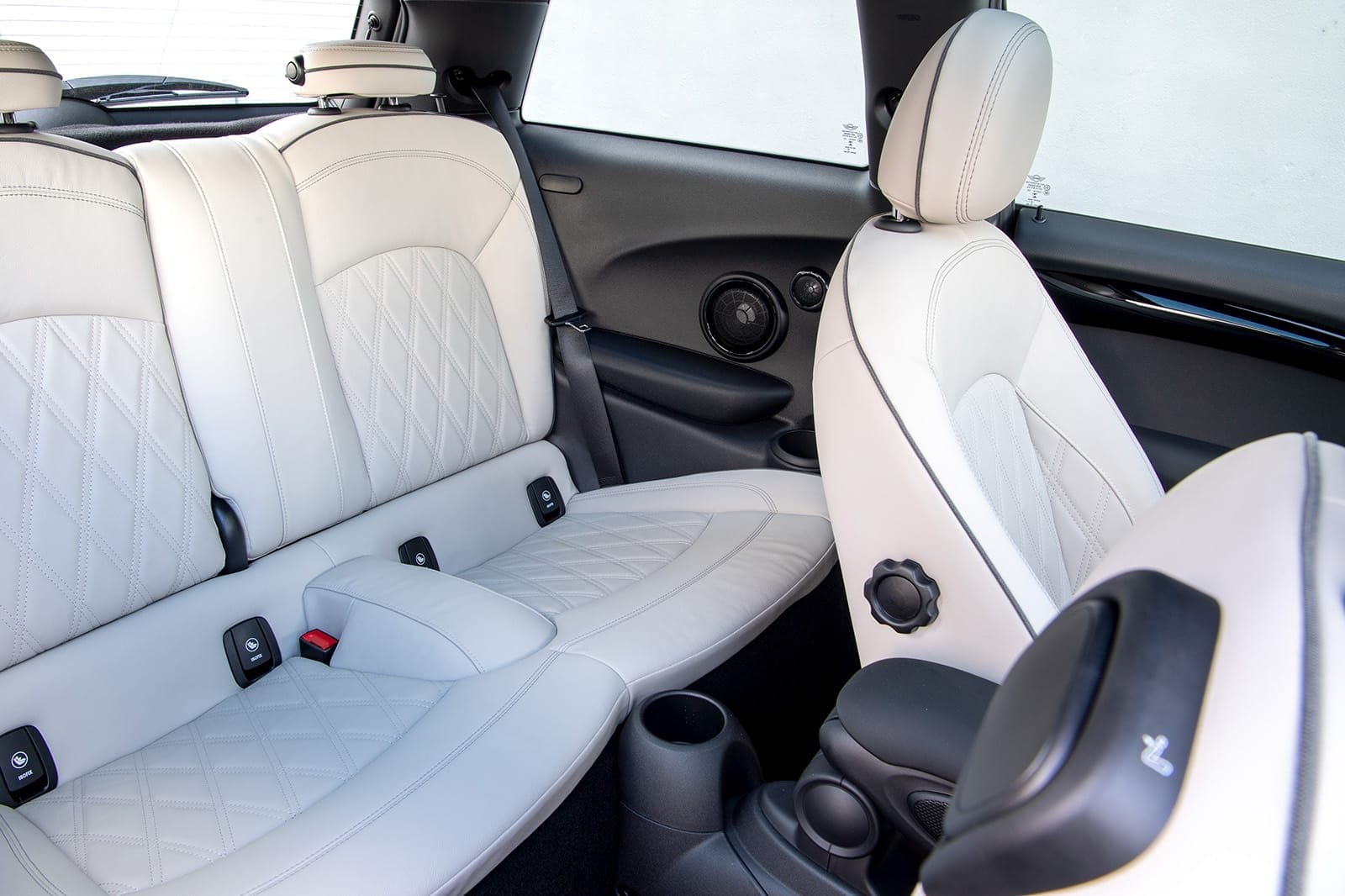 10 mini electric 2020 fd rear seats