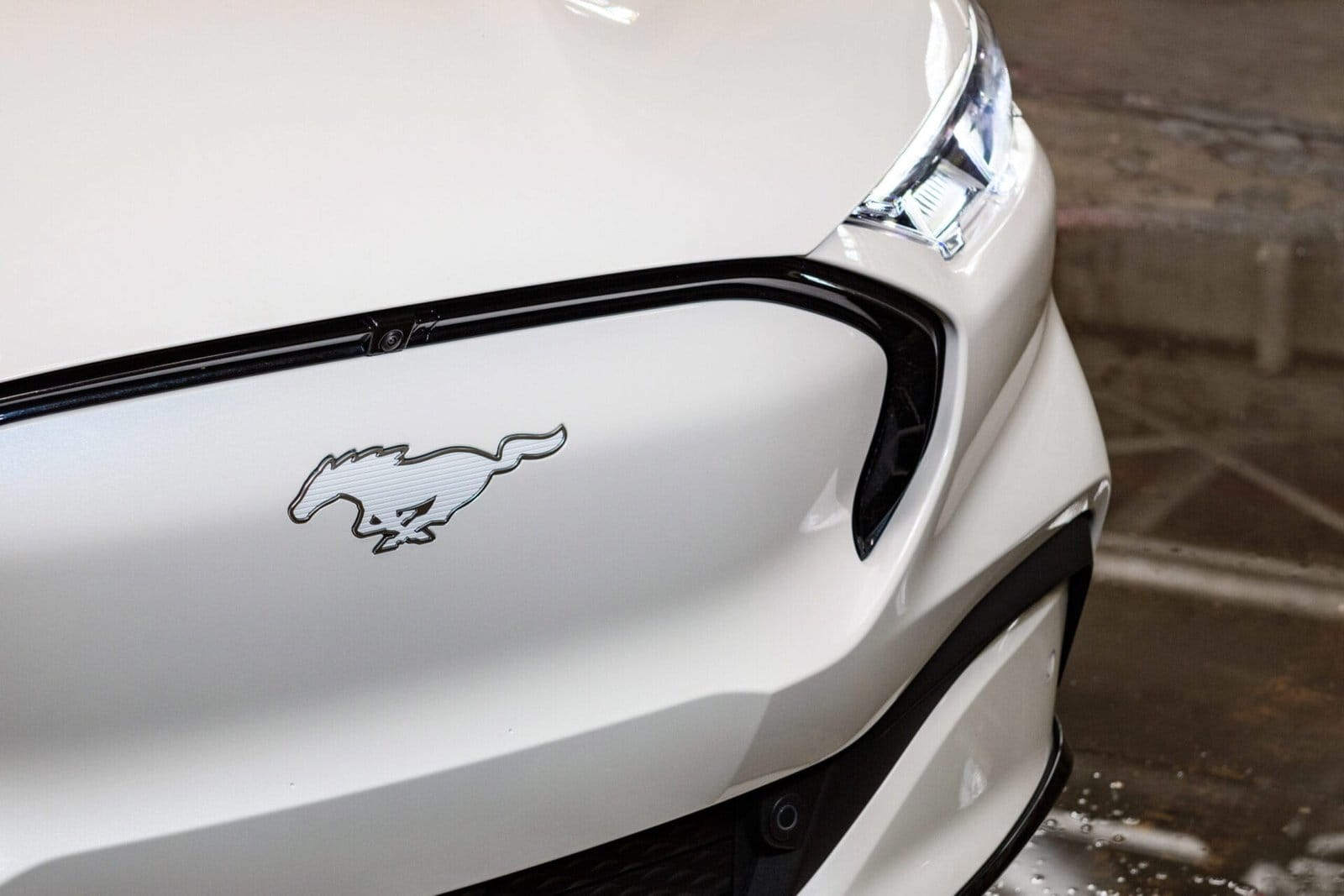 2022 Mustang Mach E Ice White Appearance Package 07 scaled