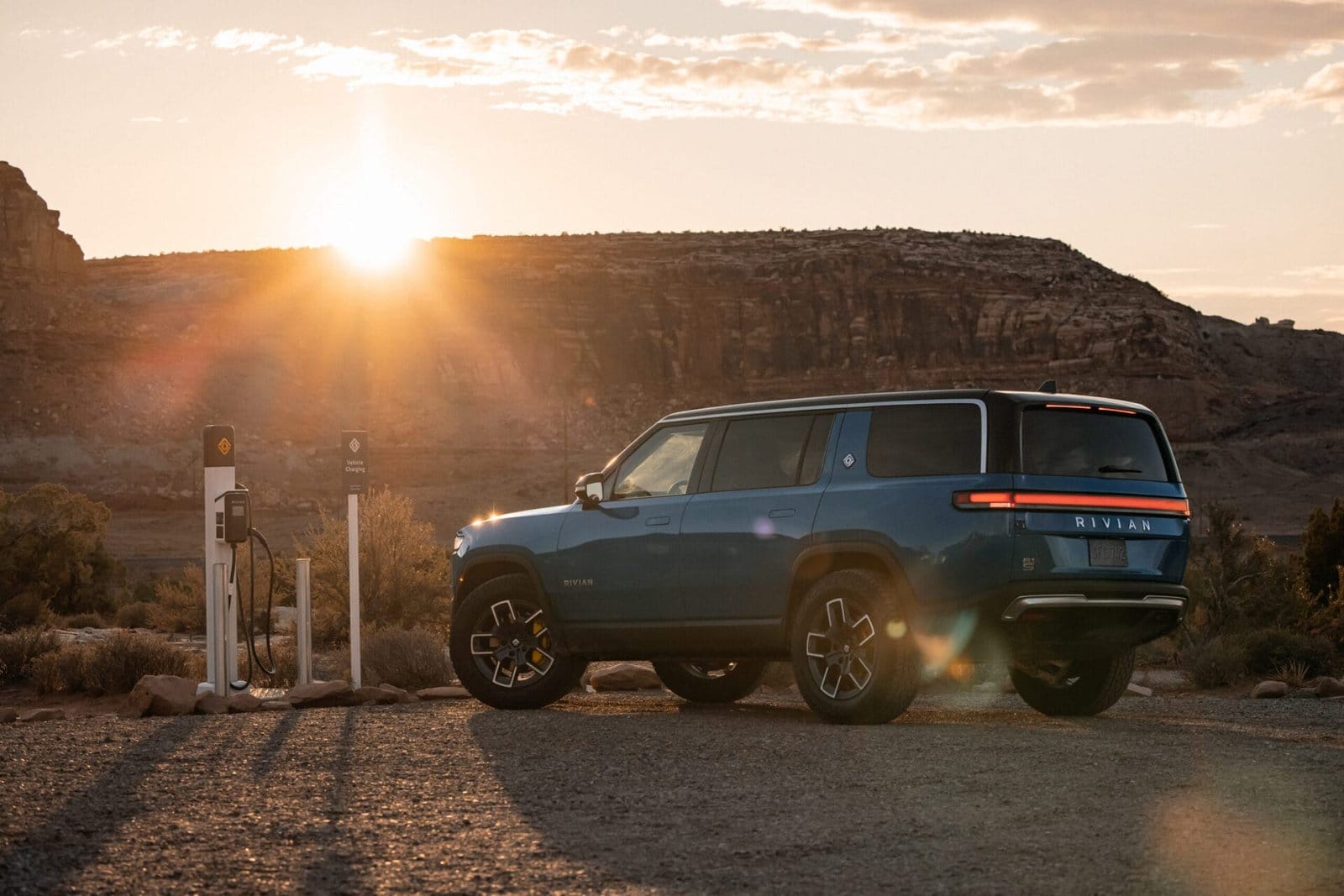 2022 Rivian R1S 07 scaled