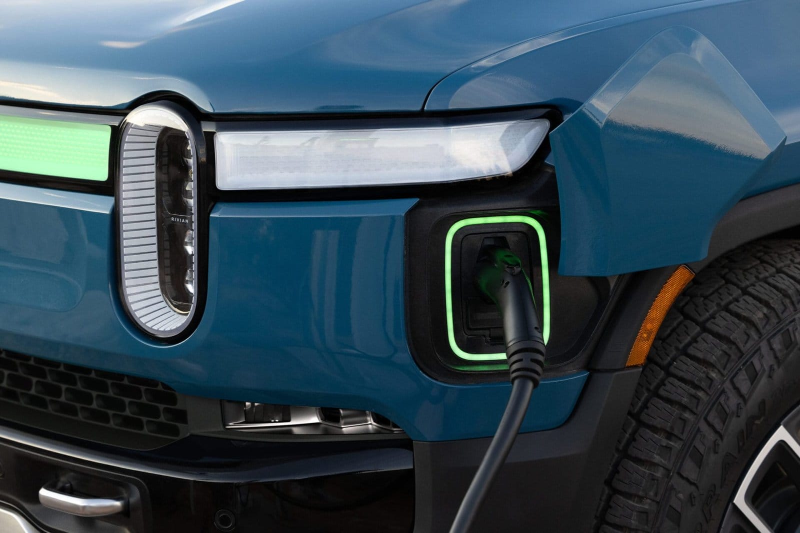 2022 Rivian R1S 10 scaled