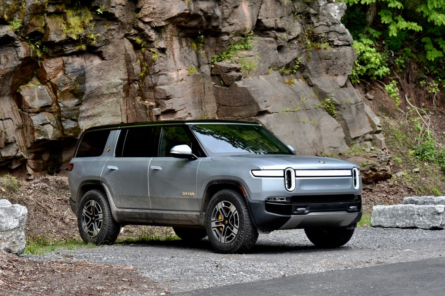 2022 Rivian R1S front three quarter