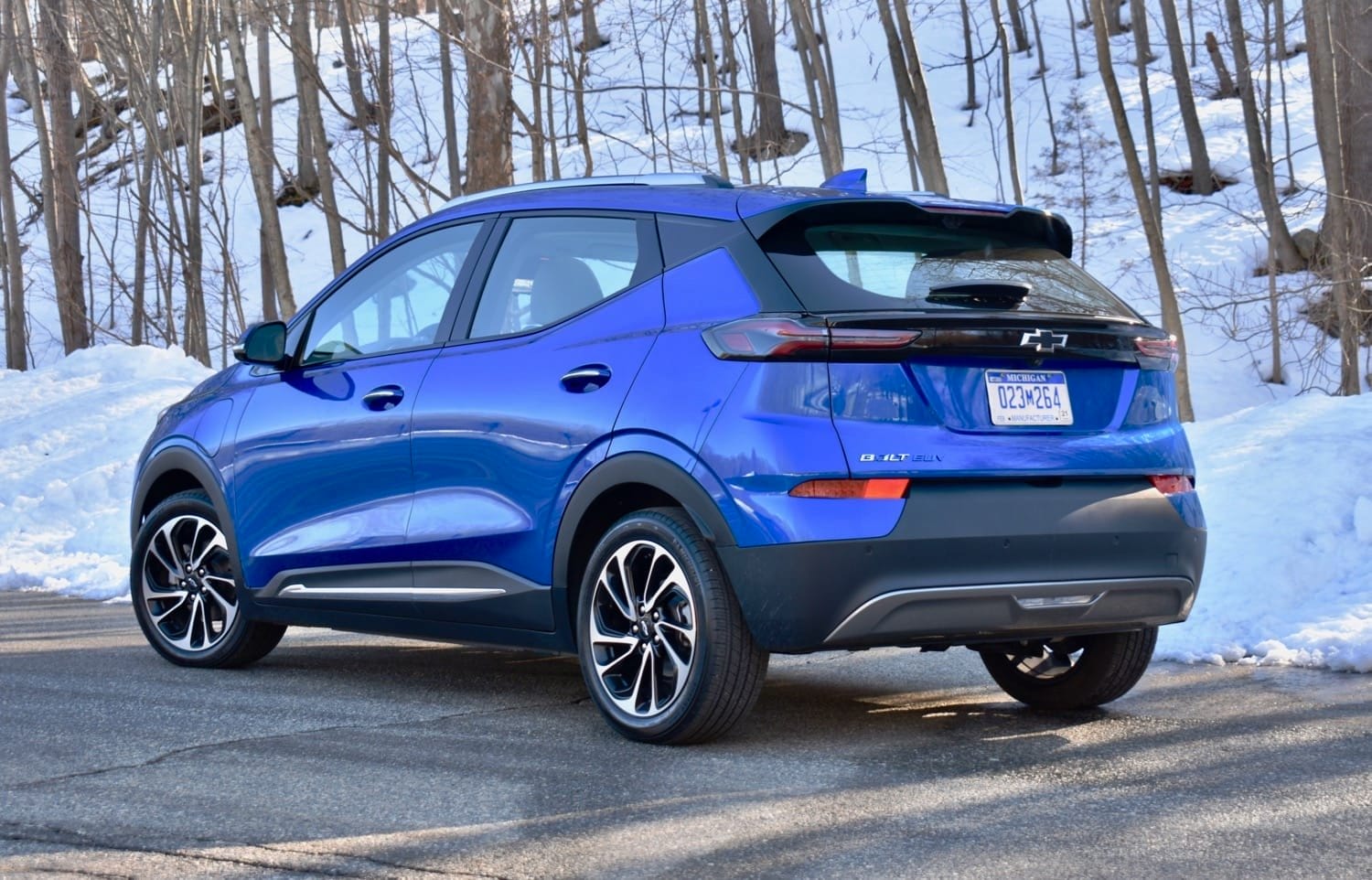 2022 chevrolet bolt euv rear three quarter