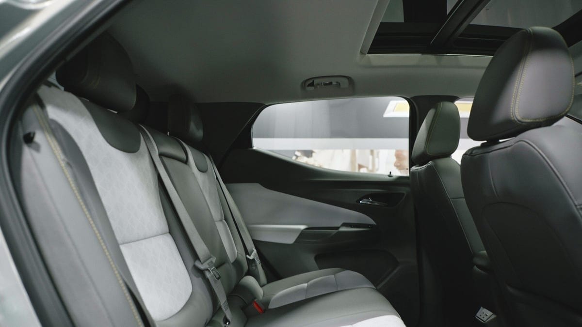 2022 chevy bolt euv 35