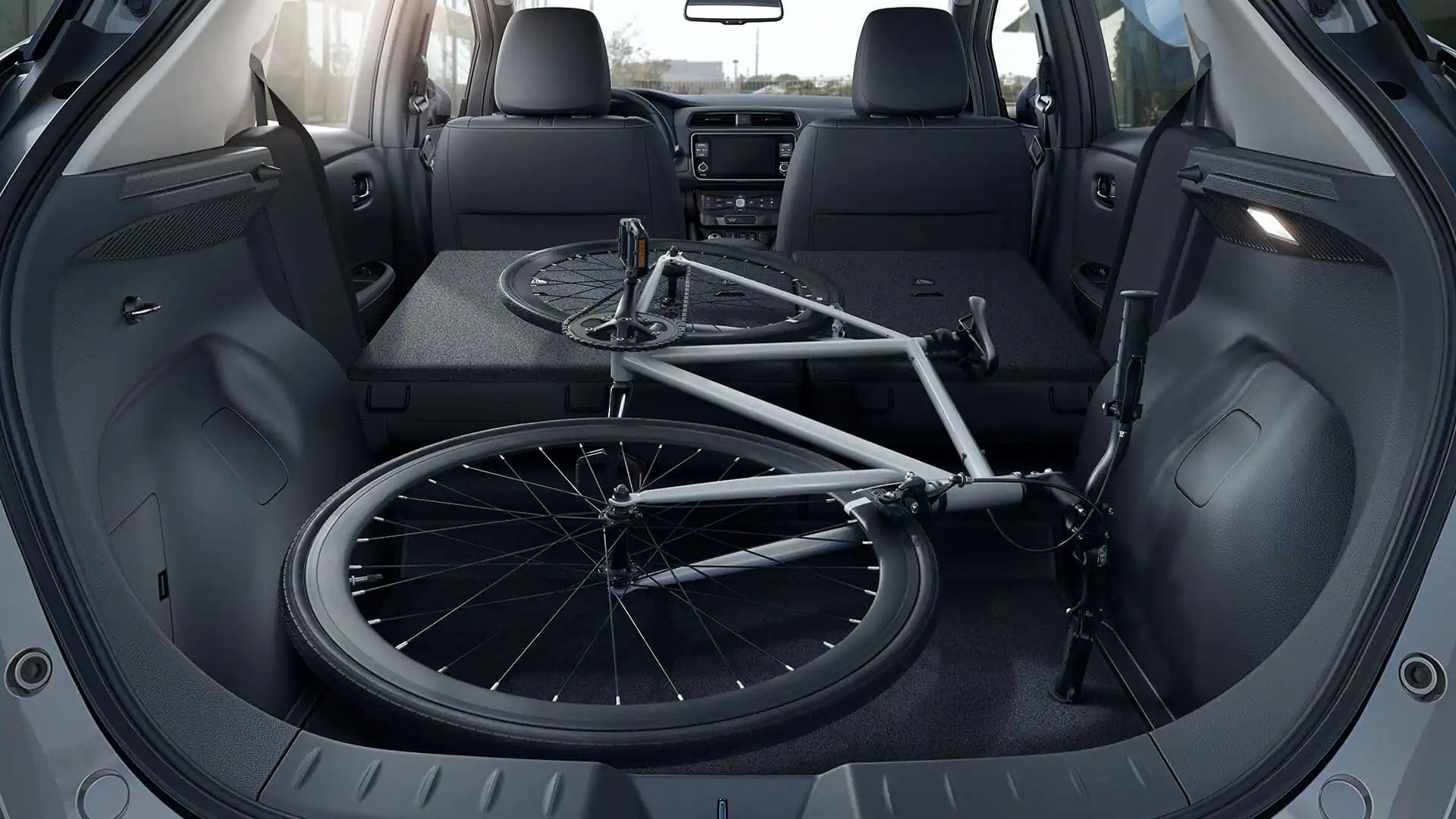 2024 nissan leaf cargo space
