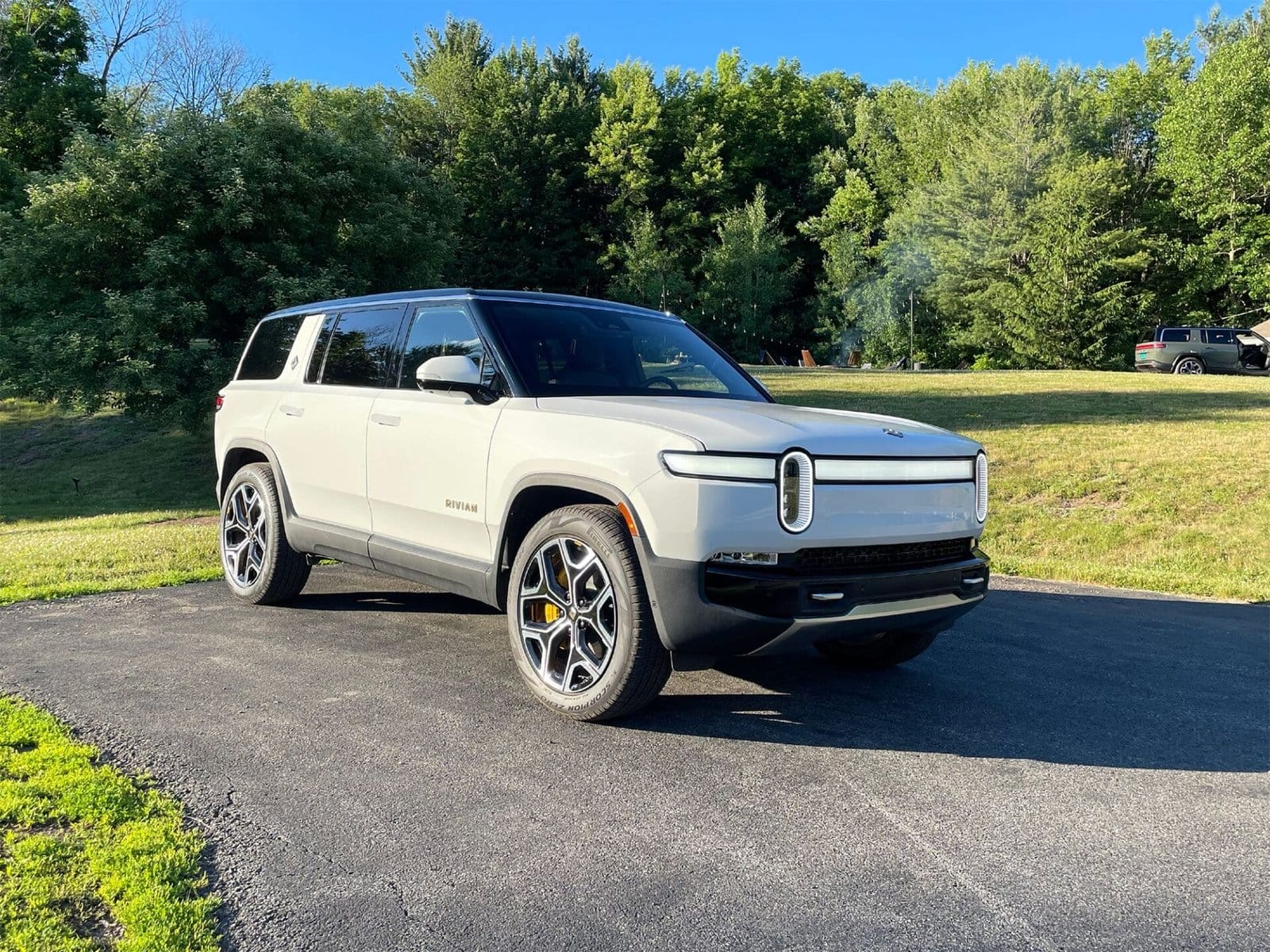 220705112819 embargoed 01 rivian r1s suv review