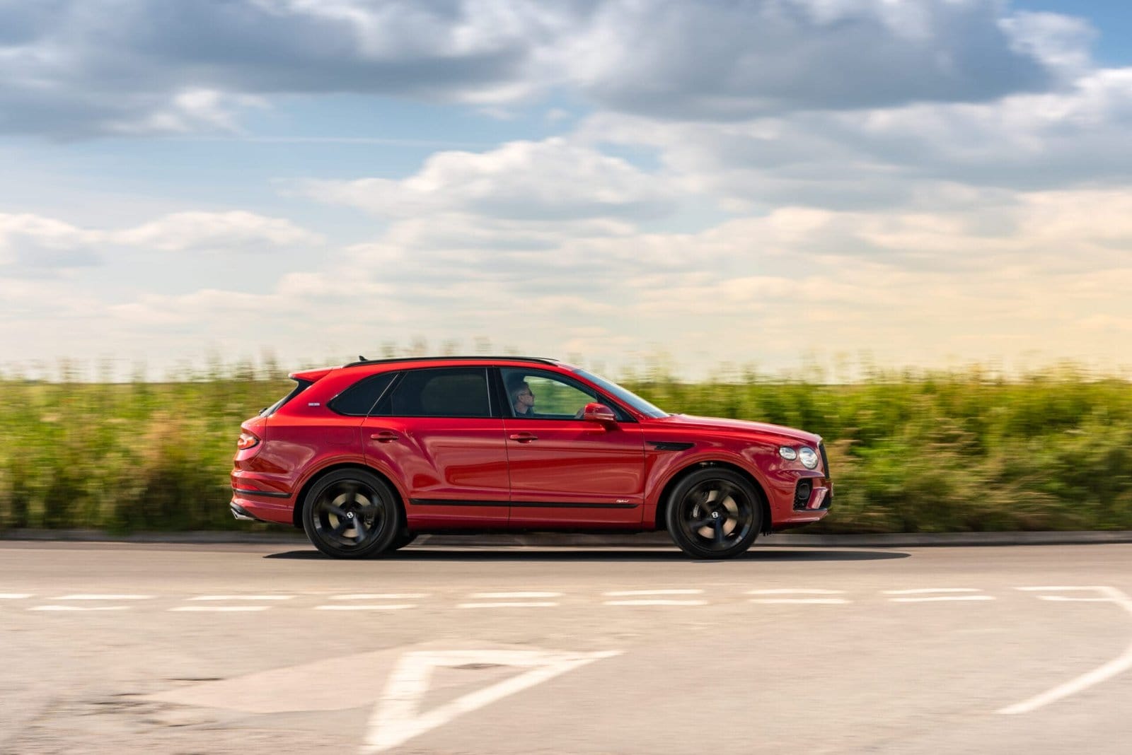Bentayga Hybrid Dragon Red 7 scaled