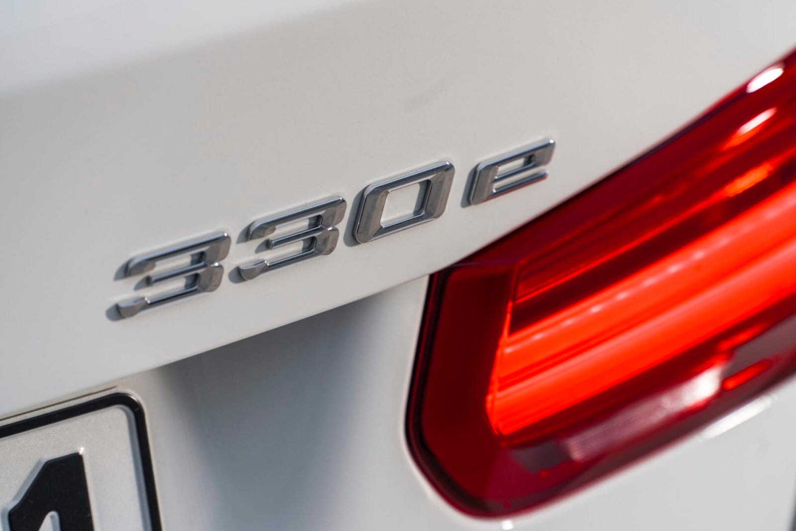 P90208278 highRes bmw 330e 01 2016 scaled