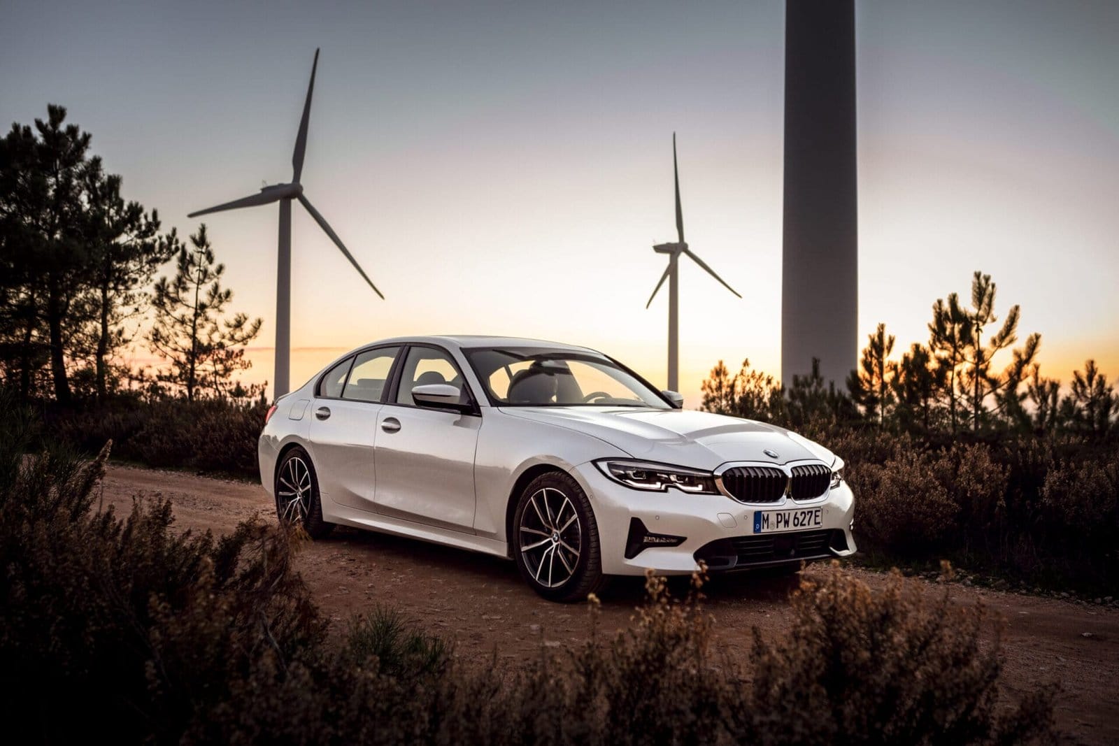 P90330010 highRes the all new bmw 330e scaled