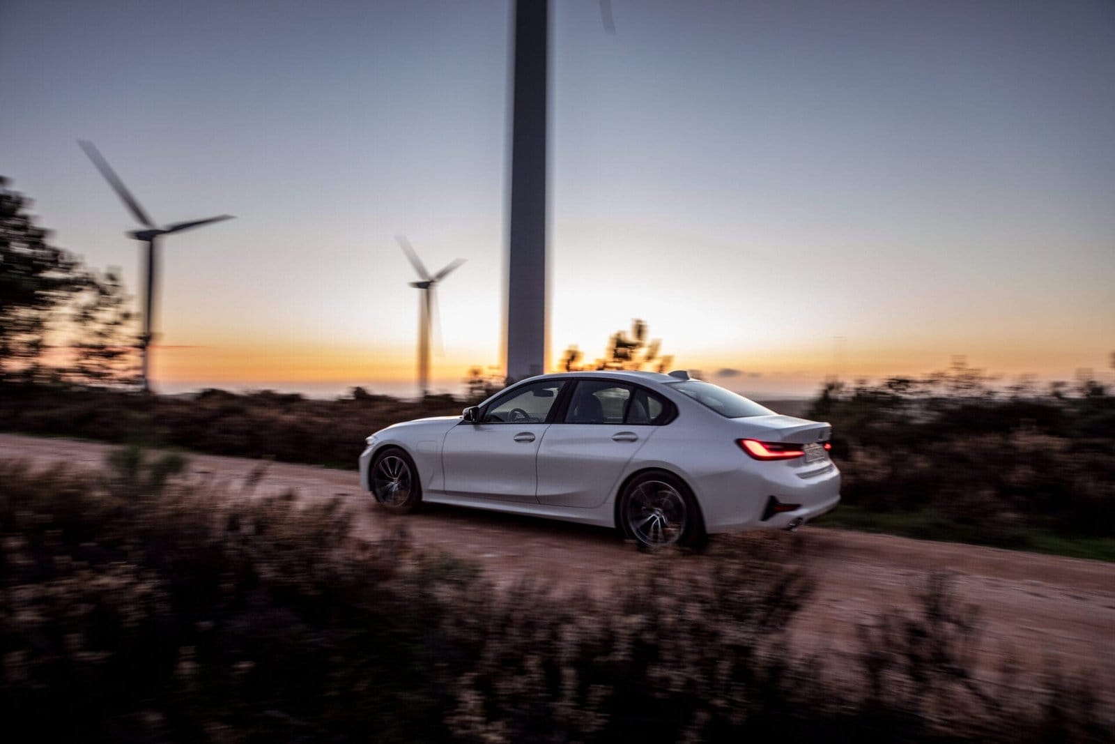 P90330011 highRes the all new bmw 330e scaled