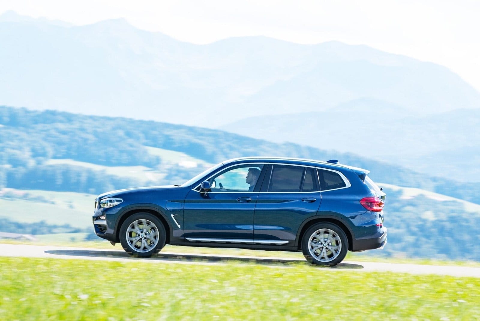 P90395770 lowRes the bmw x3 xdrive30e