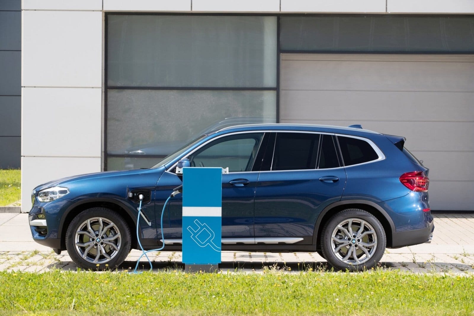 P90395777 lowRes the bmw x3 xdrive30e