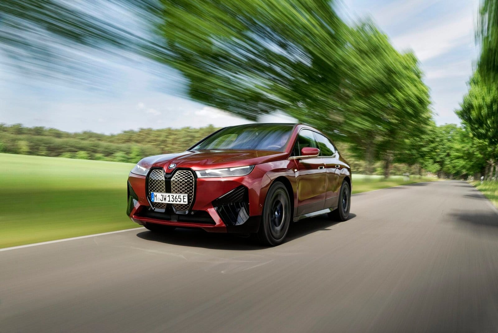 P90465415 highRes bmw ix m60 05 2022 scaled