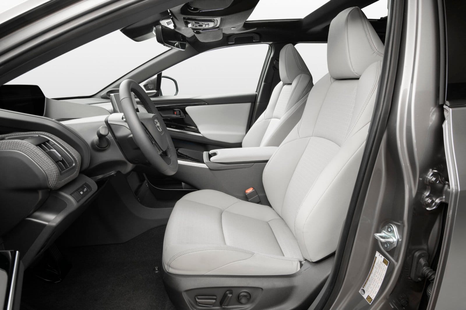 2023 toyota bz4x front seats