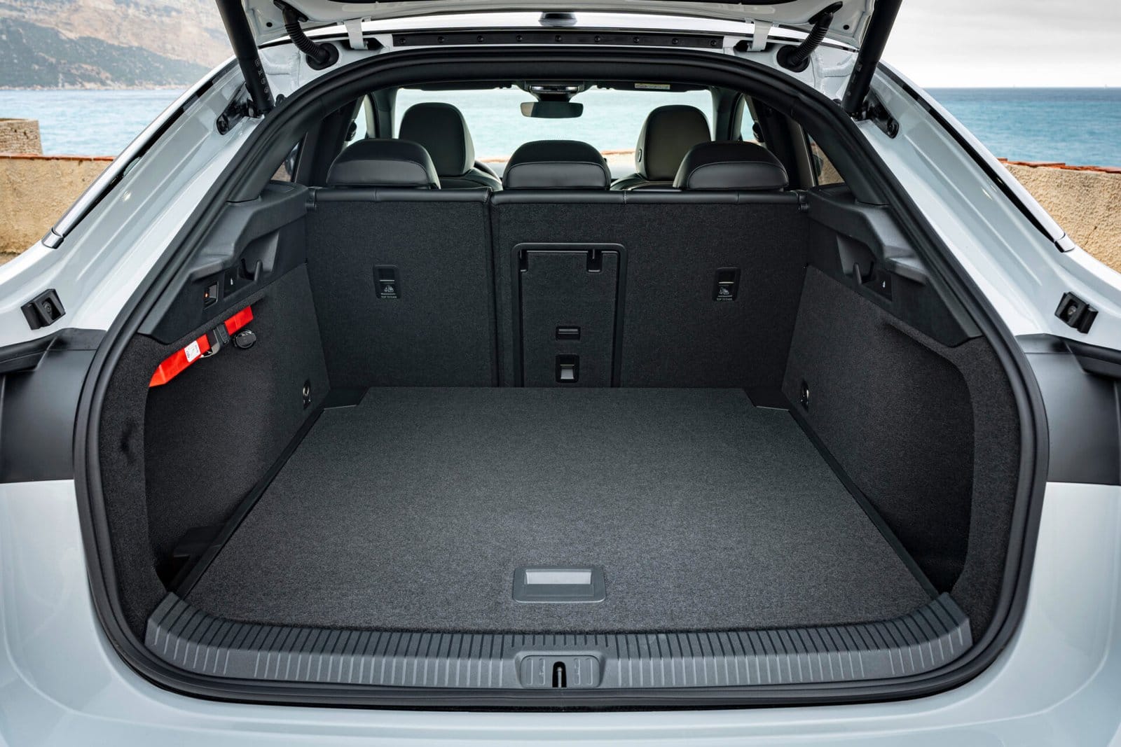 volkswagen id7 trunk space
