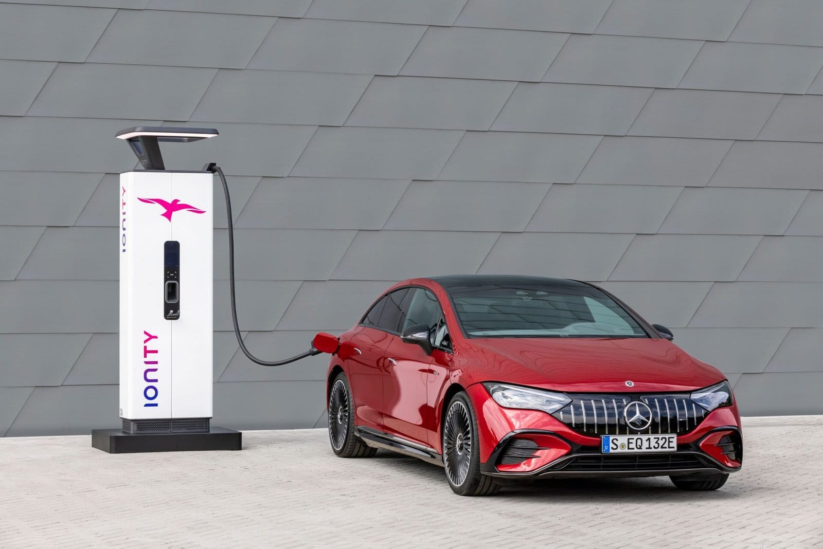 mercedes benz eqe sedan charging station
