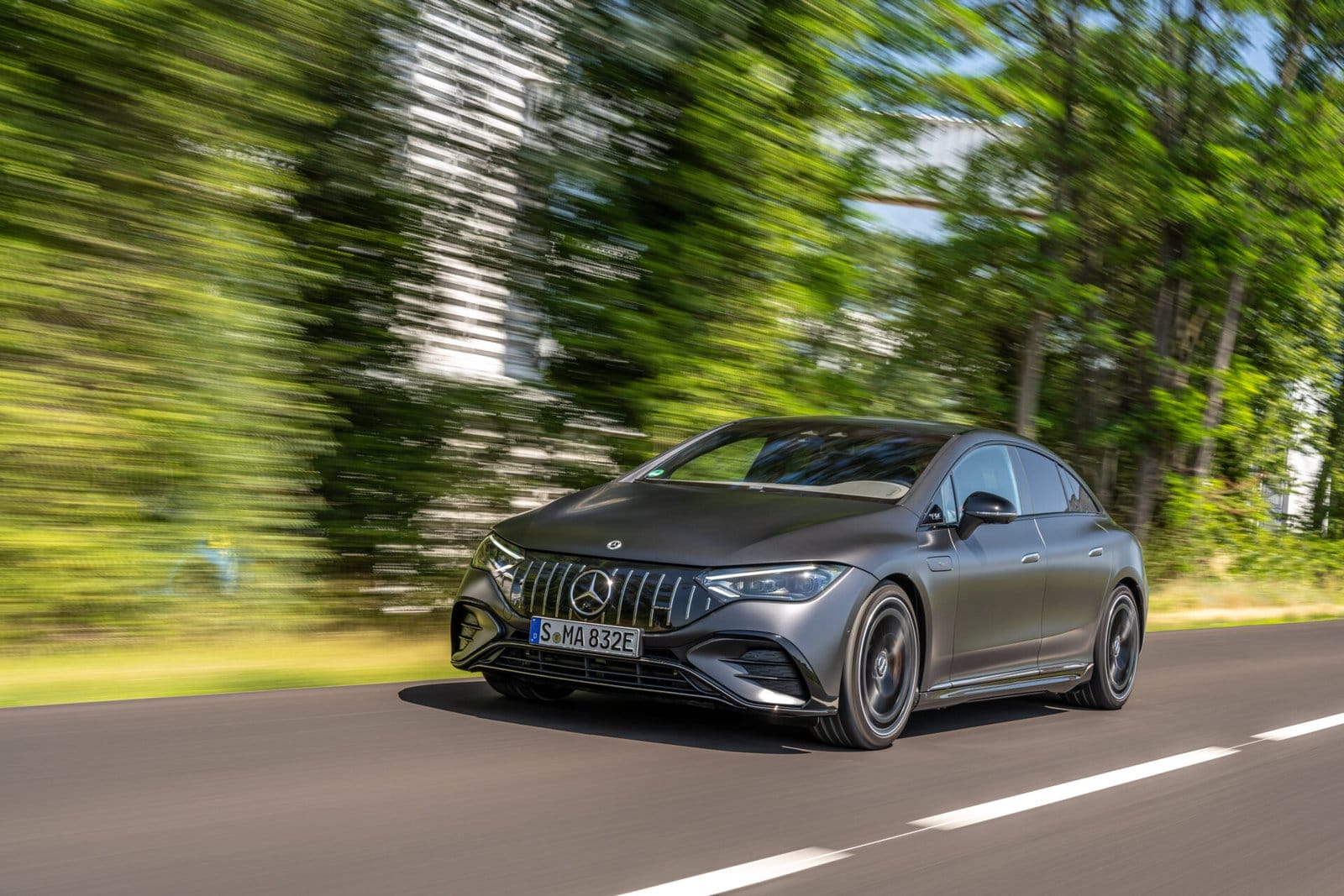 mercedes benz eqe sedan dynamic drive