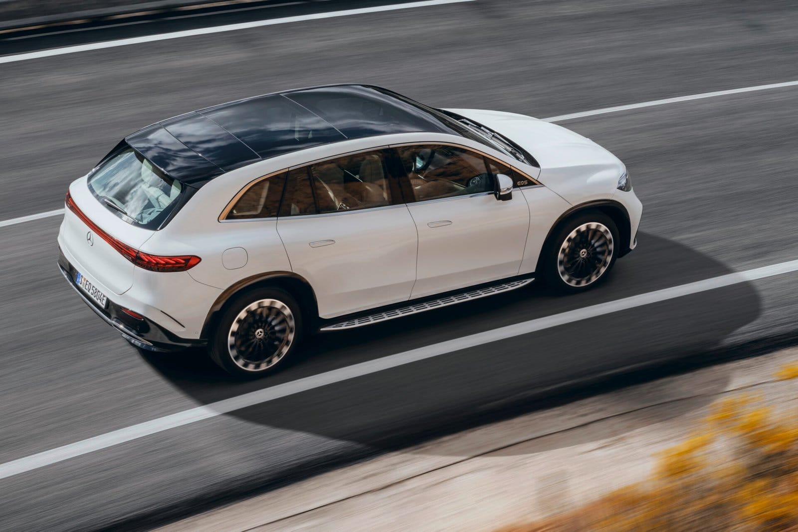 mercedes benz eqs suv aerial driving electric vehicle