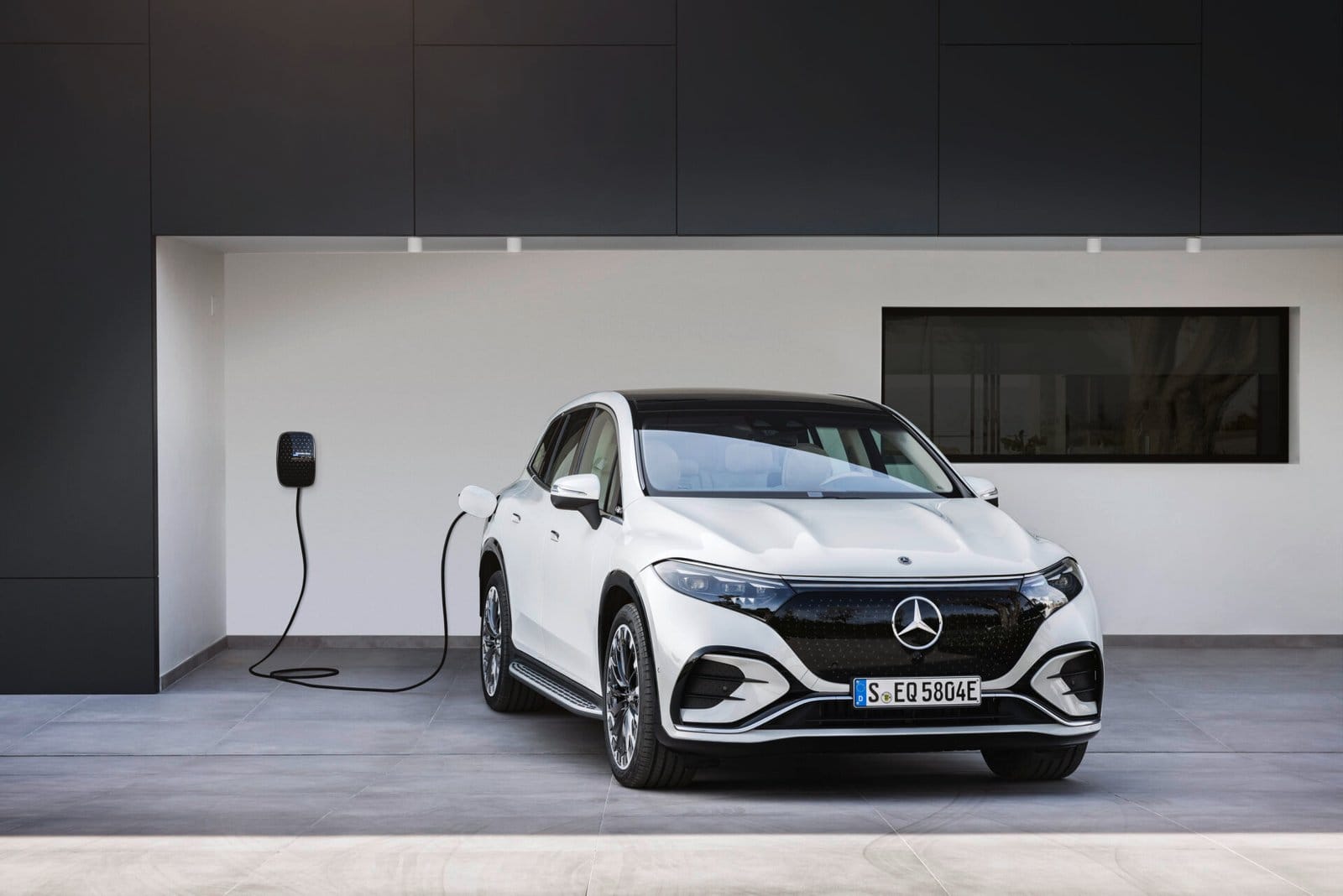 mercedes benz eqs suv charging electric vehicle