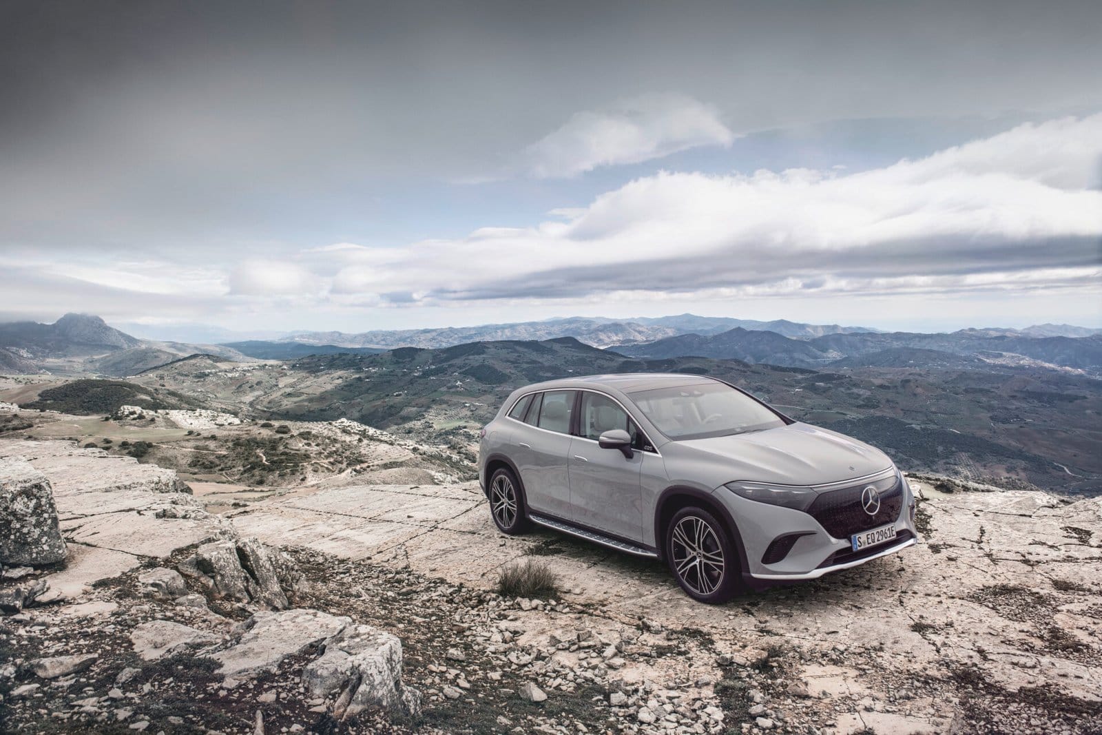 mercedes benz eqs suv mountain electric vehicle