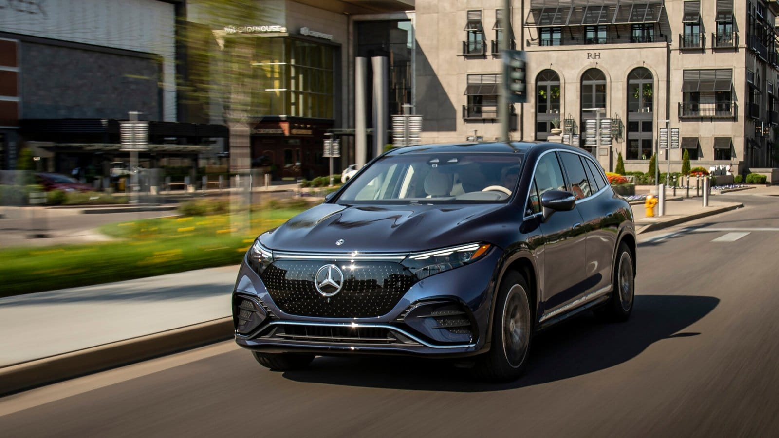 mercedes benz eqs suv trunk space electric vehicle