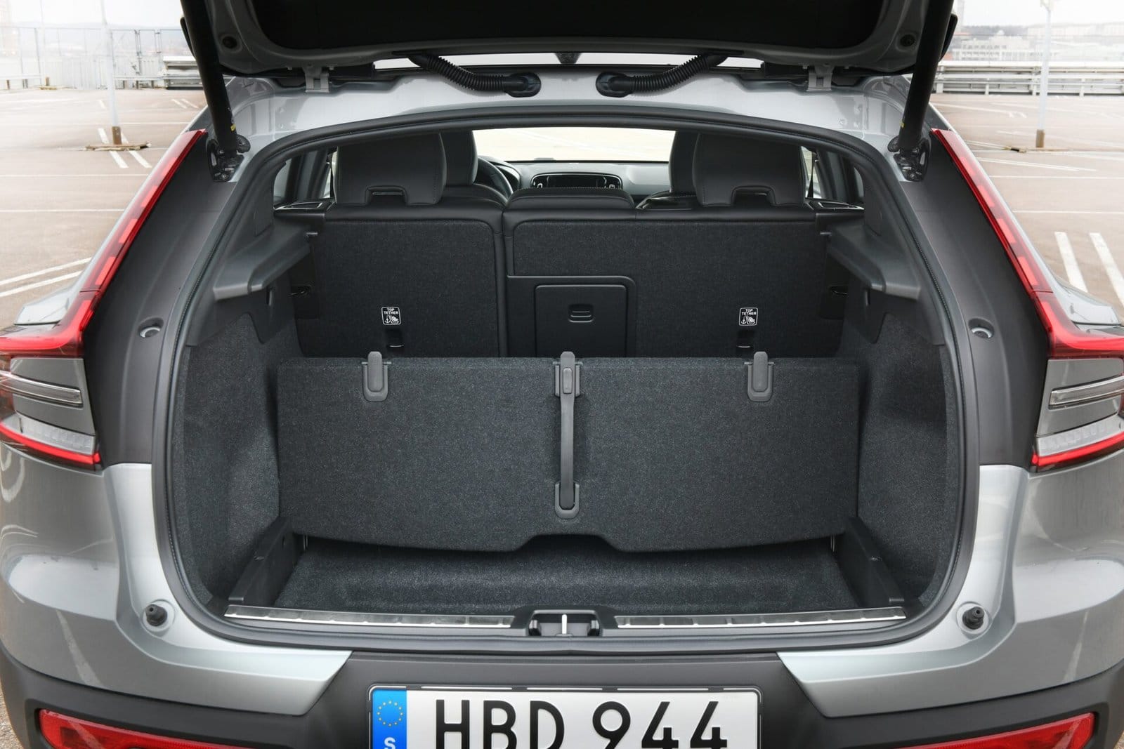 volvo c40 recharge electric vehicle cargo space
