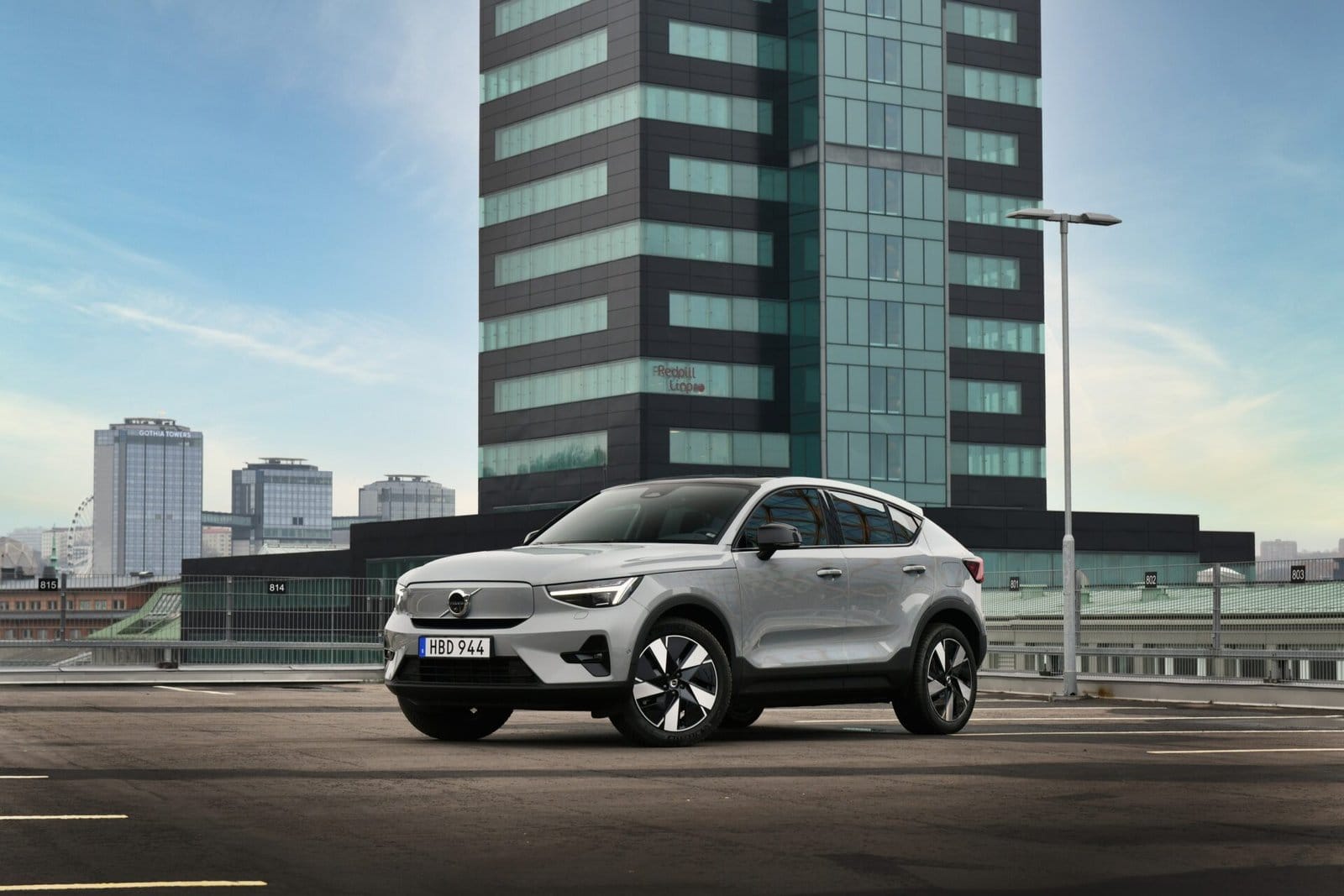 volvo c40 recharge electric vehicle city skyline