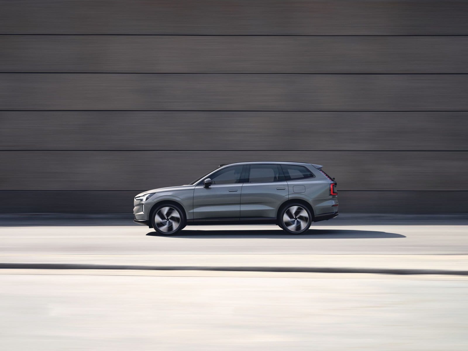 volvo ex90 electric vehicle motion