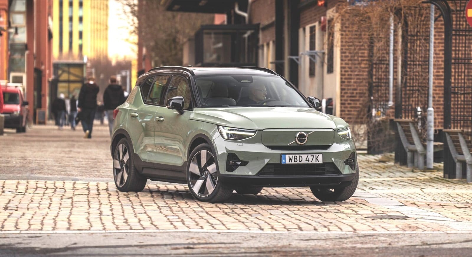 volvo xc40 recharge electric vehicle urban