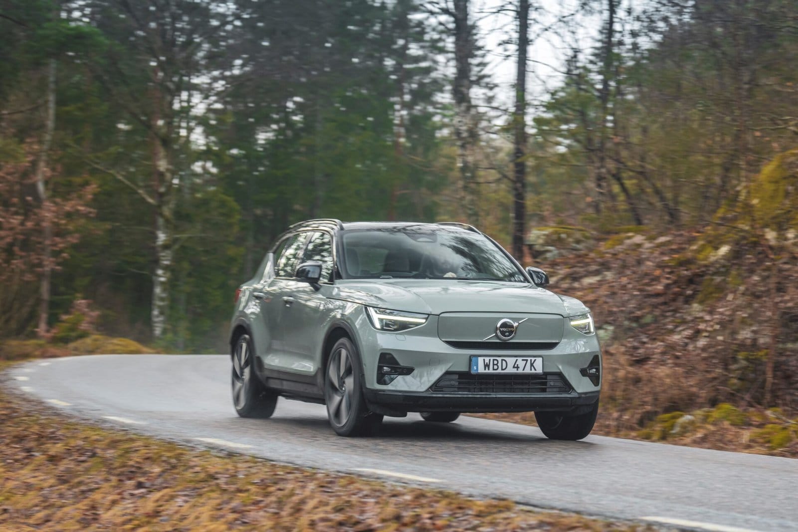 volvo xc40 recharge electric vehicle winding forest road
