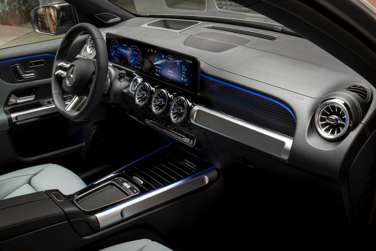 mercedes benz eqb dashboard and console.jpg