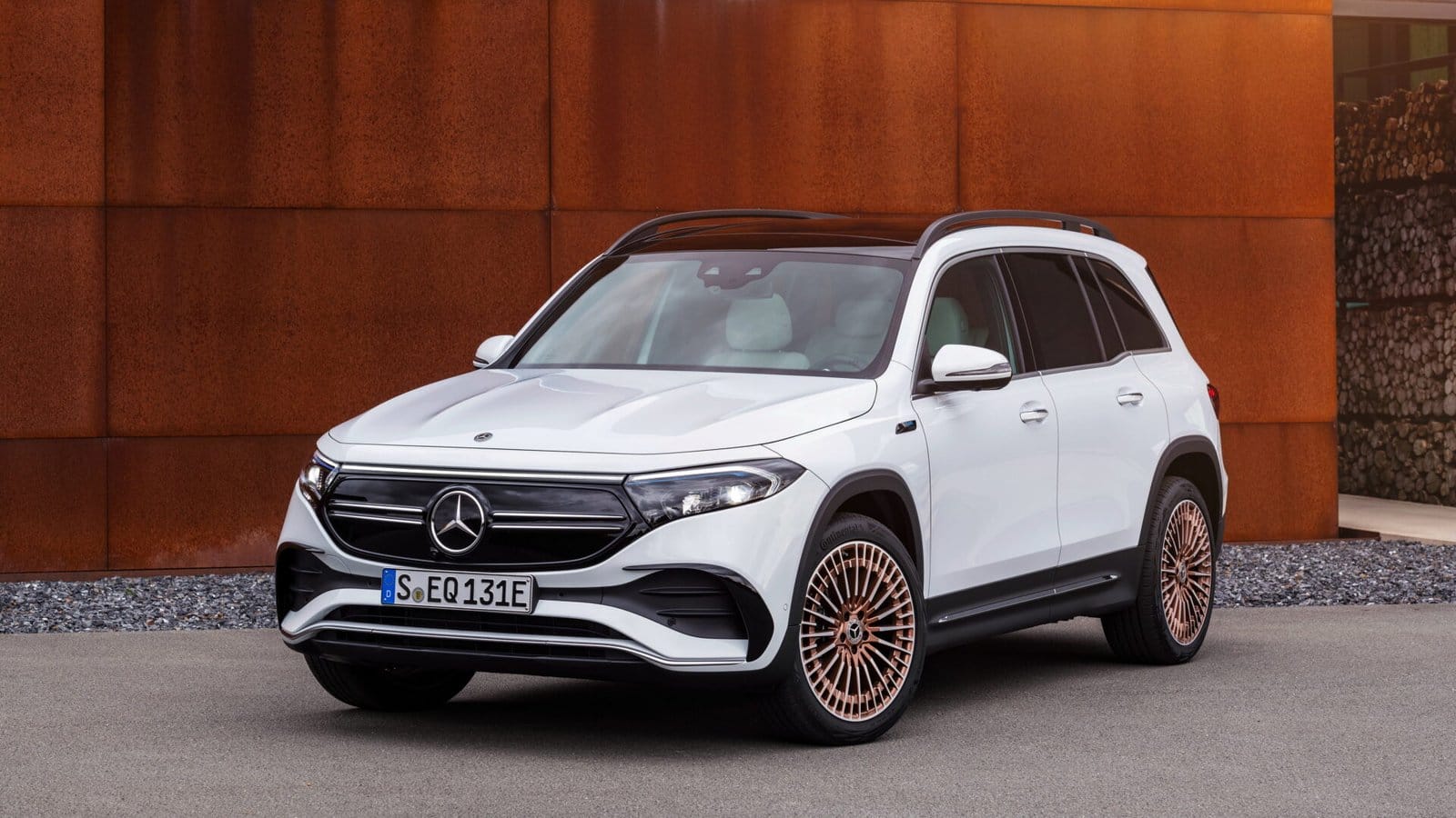 mercedes benz eqb front view white.jpg