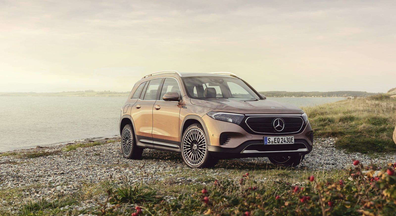 mercedes benz eqb lakeside front view.jpg