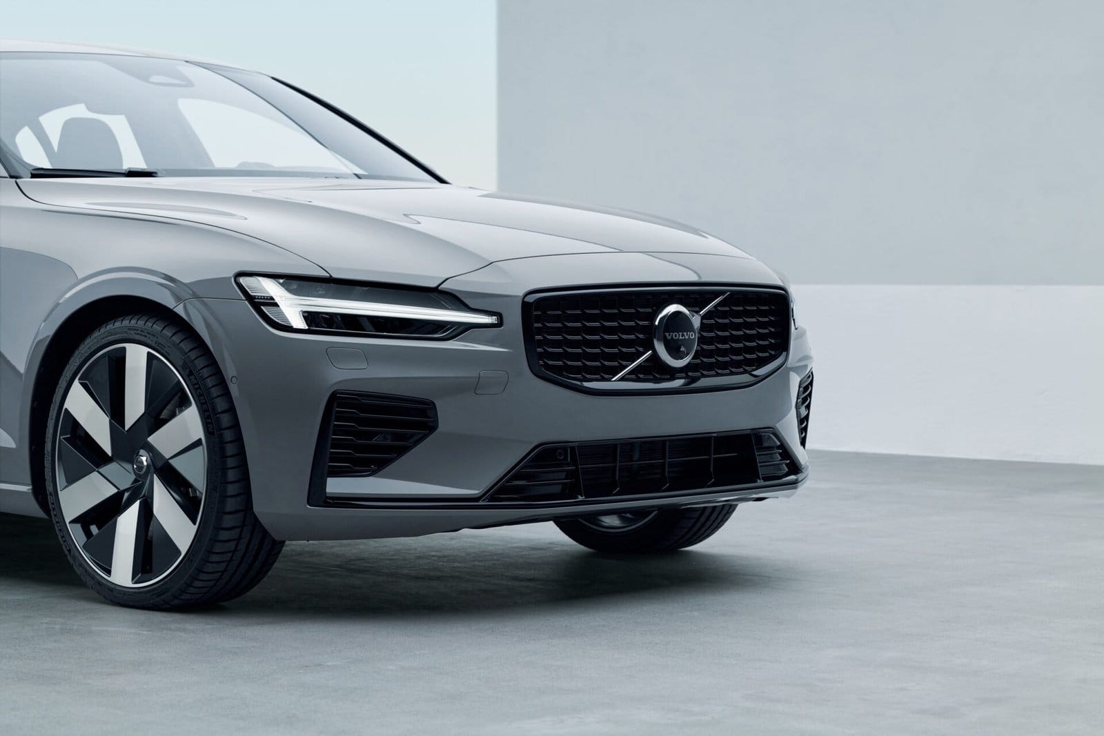 volvo s60 recharge electric vehicle front grille detail