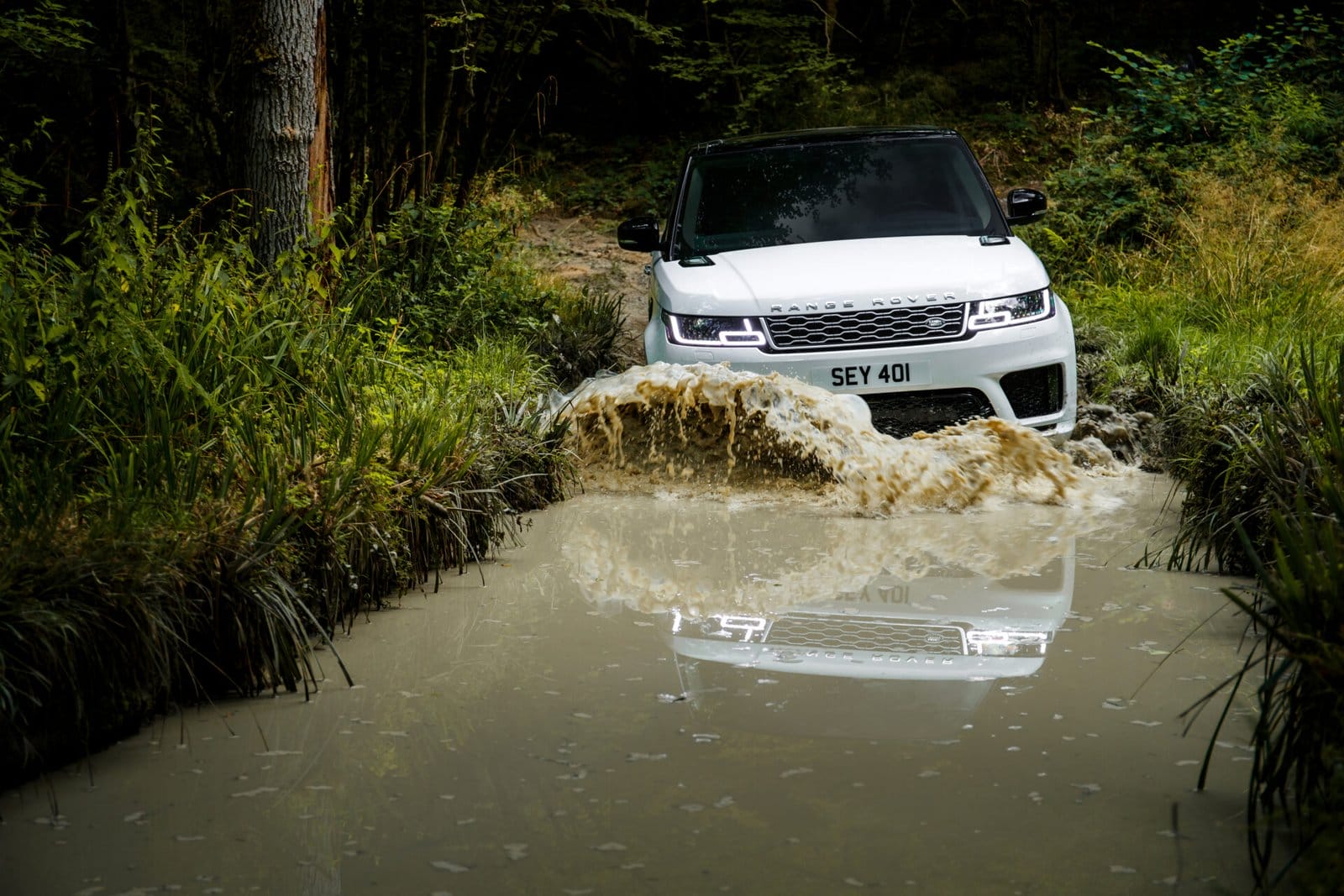 land rover range rover sport PHEV water crossing