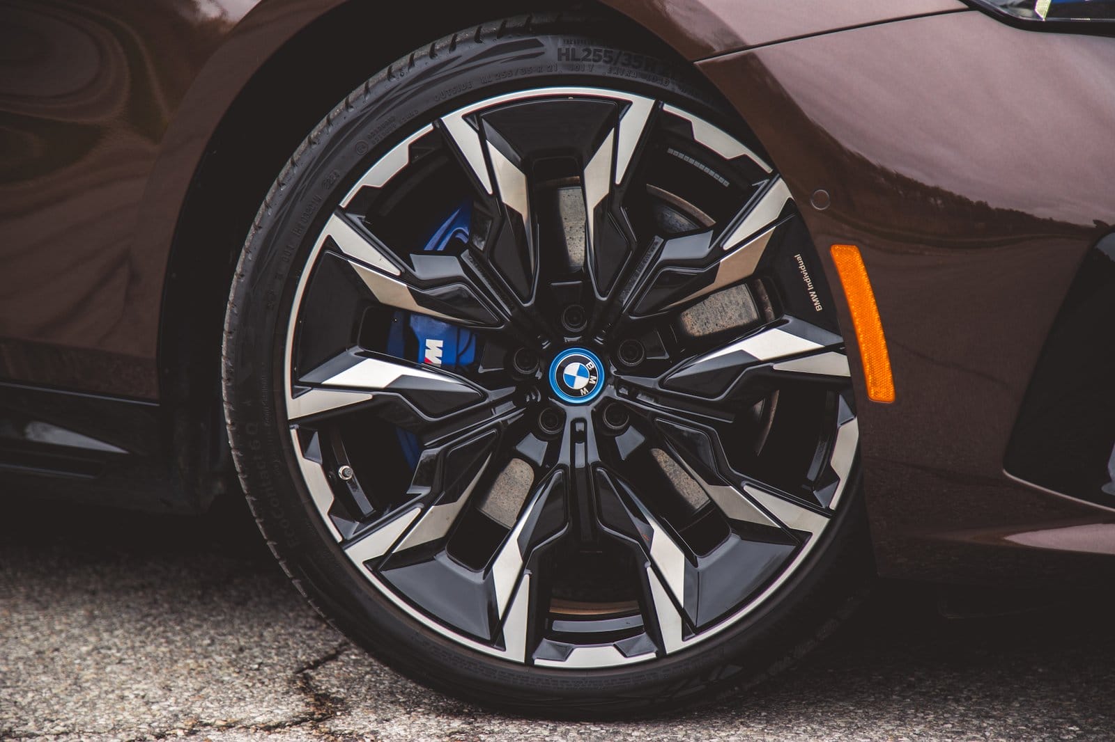 Detailed view of BMW 550e xDrive electric vehicle front wheel and brake